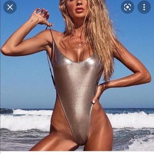 Minimale animale bronzing one piece